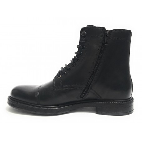 Zaino donna Mario Valentino mod Mandolino in ecopelle nero con borchie B20